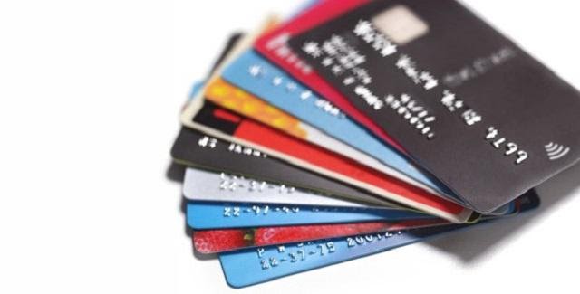 phân biệt thẻ tín dụng và thẻ ghi nợ